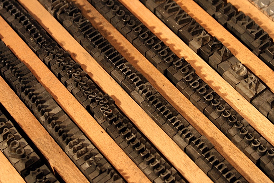 caslon_case