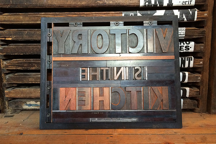 t063_victory_is_in_the_kitchen_wood_type_letterpress_forme_750